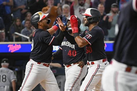 Twins beat White Sox 4-3 in 10 innings on throwing error